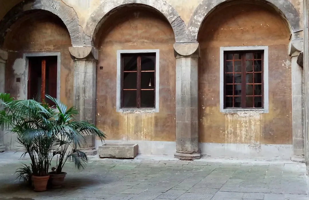 Palazzo Larioni Dei Bardi-1